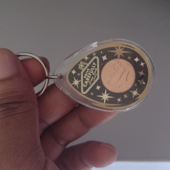 Las Vegas penny souvenir LIKE NEW IN CAPSULE - Picture 2 of 2